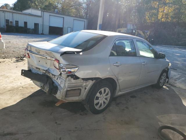 2T1BU4EE5DC942954 - 2013 TOYOTA COROLLA BASE Silber Foto 3