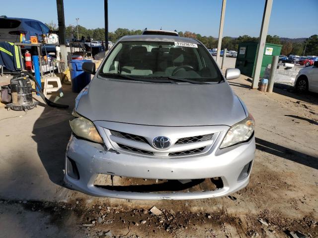 2T1BU4EE5DC942954 - 2013 TOYOTA COROLLA BASE Silber Foto 5