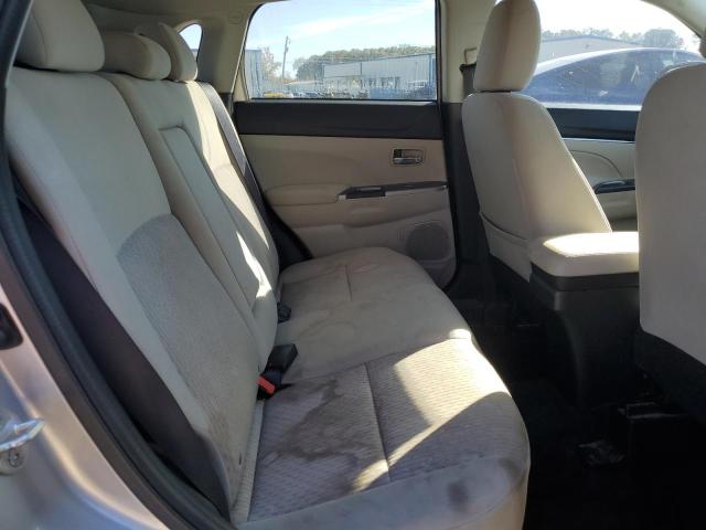 JA4AP3AU5JU025158 - 2018 MITSUBISHI OUTLANDER ES Արծաթագույն լուսանկար 11