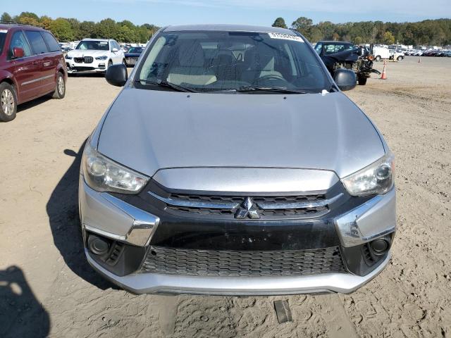 JA4AP3AU5JU025158 - 2018 MITSUBISHI OUTLANDER ES Արծաթագույն լուսանկար 5
