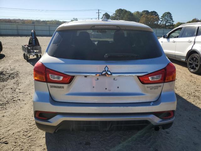 JA4AP3AU5JU025158 - 2018 MITSUBISHI OUTLANDER ES Արծաթագույն լուսանկար 6