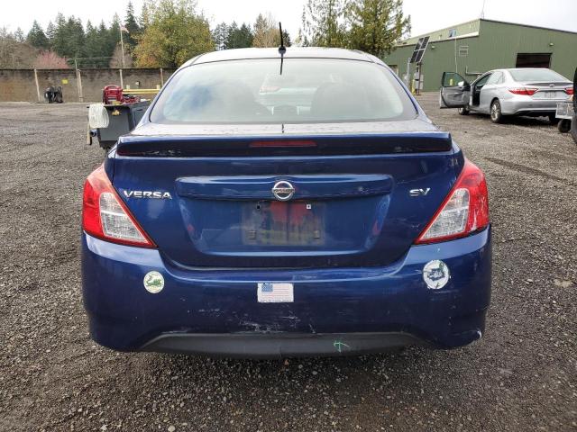 3N1CN7AP9JL809541 - 2018 NISSAN VERSA S Blau Foto 6