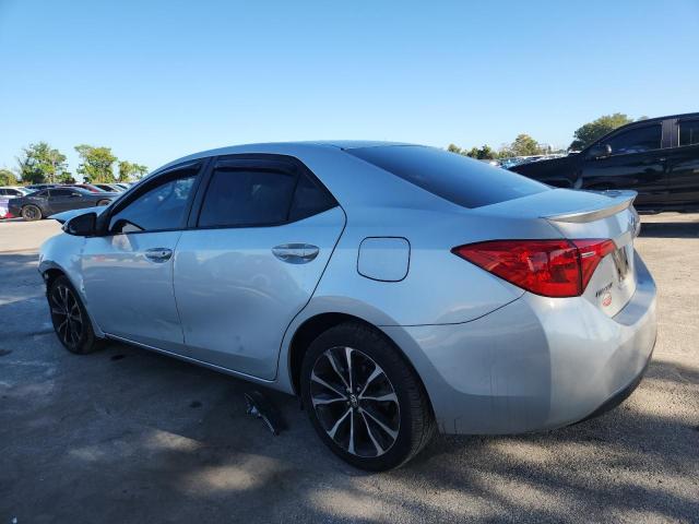 5YFBURHE8JP764705 - 2018 TOYOTA COROLLA L SILVER photo 2