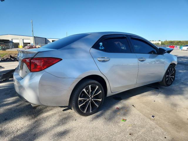 5YFBURHE8JP764705 - 2018 TOYOTA COROLLA L SILVER photo 3
