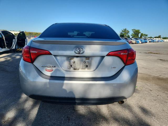 5YFBURHE8JP764705 - 2018 TOYOTA COROLLA L SILVER photo 6