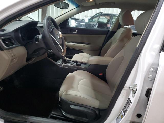 5XXGT4L38JG200448 - 2018 KIA OPTIMA LX WHITE photo 7