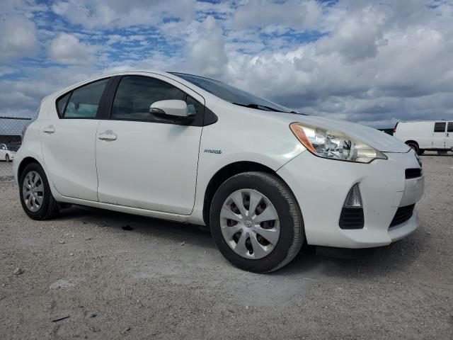 JTDKDTB32E1570718 - 2014 TOYOTA PRIUS C 白色 照片 4