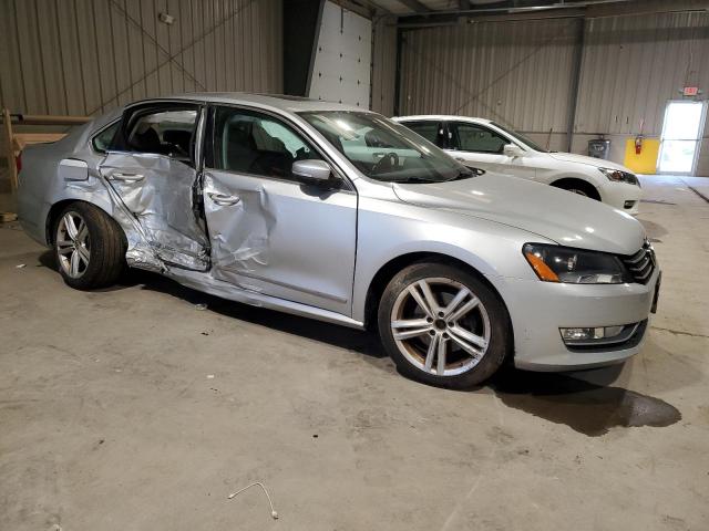 1VWBT7A32FC048458 - 2015 VOLKSWAGEN PASSAT SE SILVER photo 4