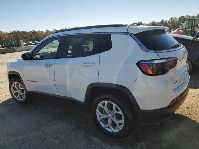 3C4NJDBN5RT132772 - 2024 JEEP COMPASS LATITUDE WHITE photo 2