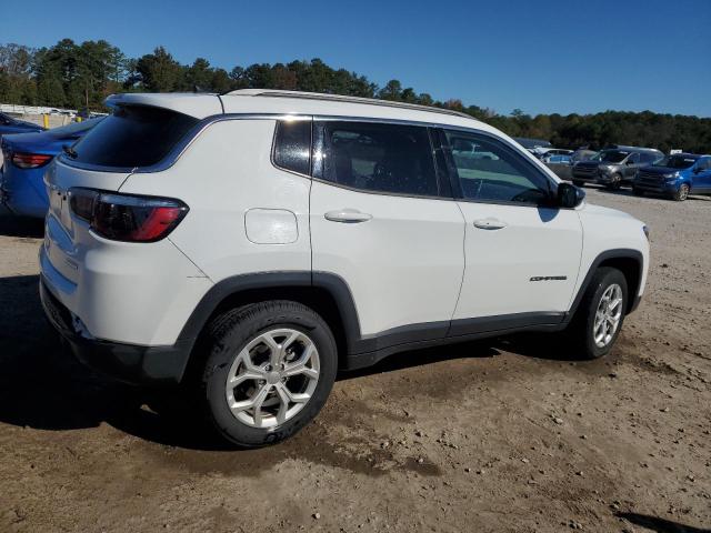 3C4NJDBN5RT132772 - 2024 JEEP COMPASS LATITUDE WHITE photo 3
