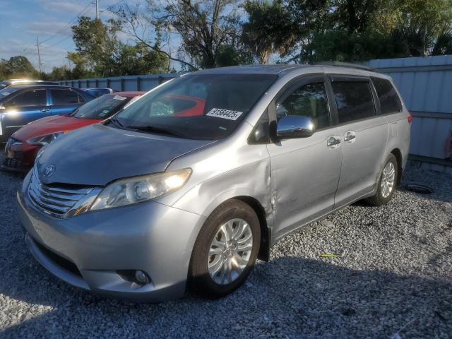2013 TOYOTA SIENNA XLE, 