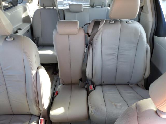 5TDYK3DC6CS188611 - 2012 TOYOTA SIENNA XLE GRAY photo 10