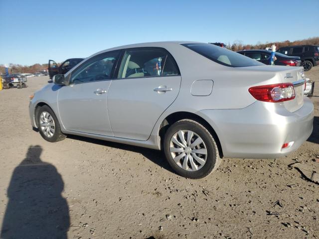 2T1BU4EE4DC977615 - 2013 TOYOTA COROLLA BASE SILVER photo 2