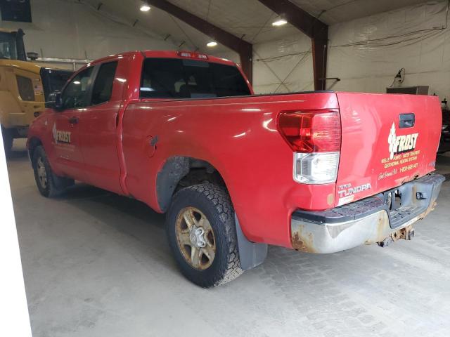 5TFUM5F1XAX006822 - 2010 TOYOTA TUNDRA DOUBLE CAB SR5 RED photo 2