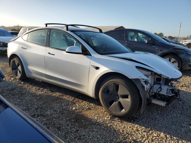5YJ3E1EB6MF876142 - 2021 TESLA MODEL 3 Blanc photo 4