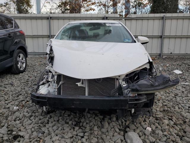 2T1BURHE4GC621162 - 2016 TOYOTA COROLLA L WHITE photo 5