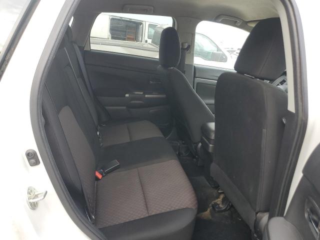 JA4AR3AU6KU000930 - 2019 MITSUBISHI OUTLANDER ES WHITE photo 11