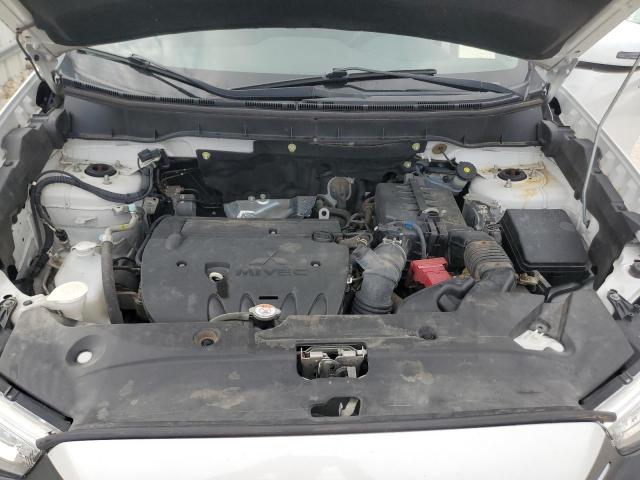 JA4AR3AU6KU000930 - 2019 MITSUBISHI OUTLANDER ES WHITE photo 12