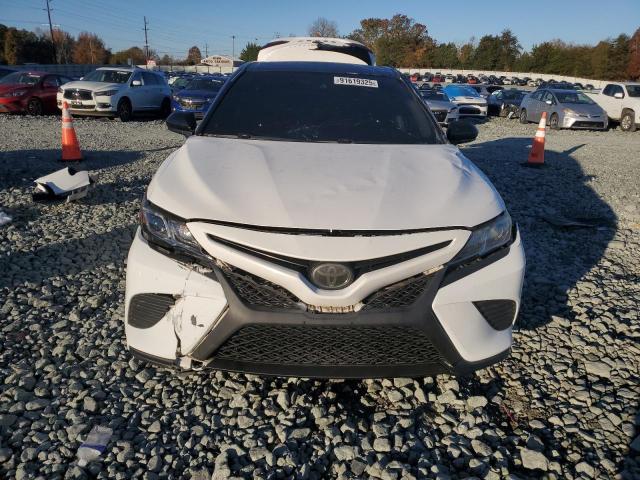 4T1B11HK9JU072841 - 2018 TOYOTA CAMRY L WHITE photo 5