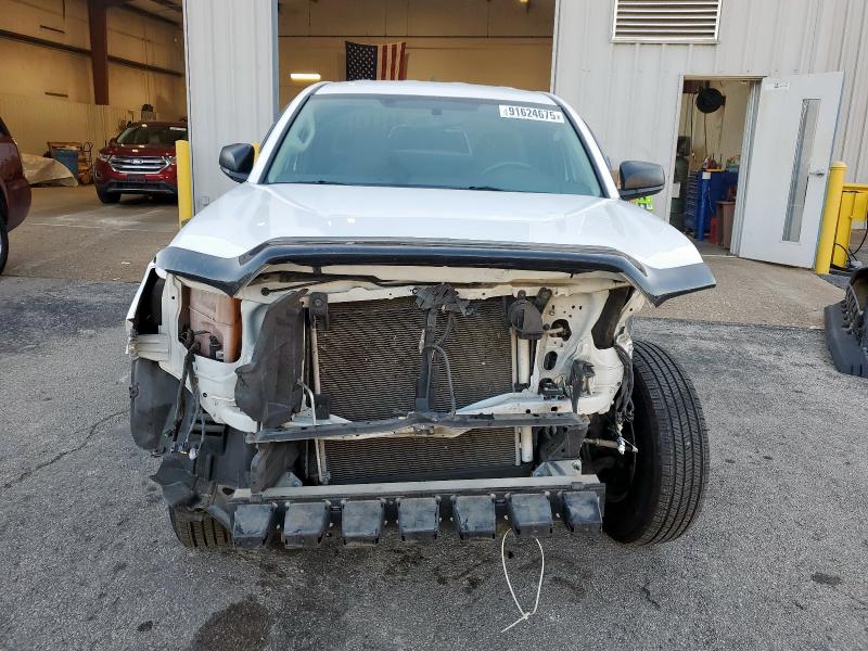 5TFRX5GN8HX100531 - 2017 TOYOTA TACOMA ACCESS CAB Белый фото 5