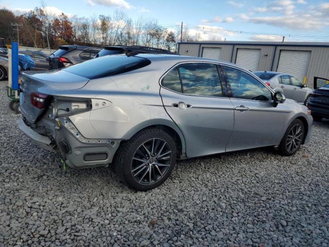 4T1F11BK1MU022031 - 2021 TOYOTA CAMRY XLE SILVER photo 3