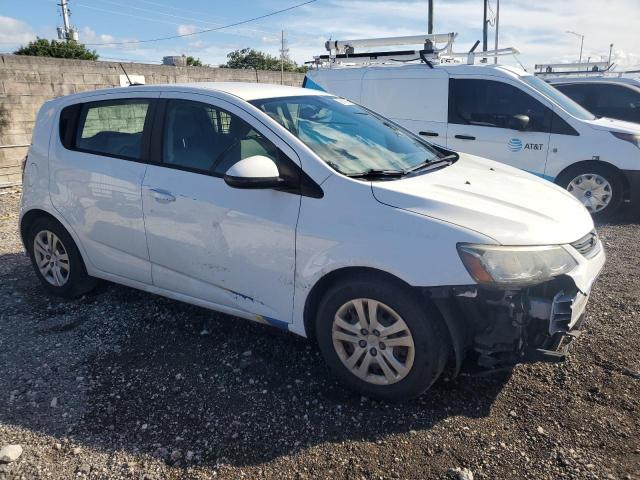 1G1JG6SH2J4132024 - 2018 CHEVROLET SONIC 白色 照片 4