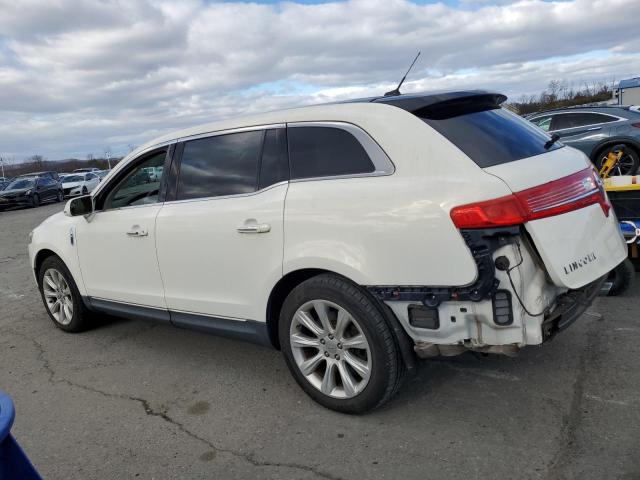 2LMHJ5FK4DBL58423 - 2013 LINCOLN MKT WHITE photo 2