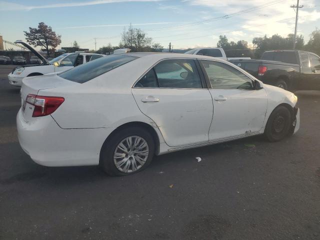 4T1BF1FK2CU524684 - 2012 TOYOTA CAMRY BASE WHITE photo 3