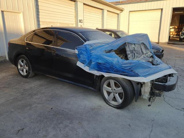 1VWAT7A38FC115401 - 2015 VOLKSWAGEN PASSAT S BLACK photo 4