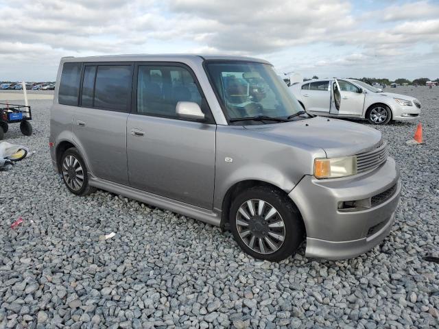 JTLKT324764105027 - 2006 TOYOTA SCION XB Argent photo 4