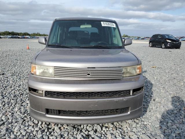 JTLKT324764105027 - 2006 TOYOTA SCION XB Argent photo 5