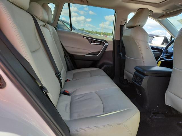 2T3W1RFV4MC161968 - 2021 TOYOTA RAV4 XLE WHITE photo 11