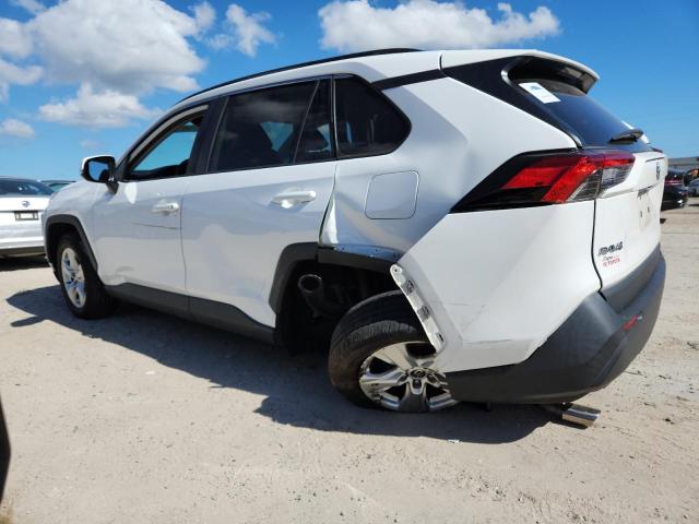 2T3W1RFV4MC161968 - 2021 TOYOTA RAV4 XLE WHITE photo 2