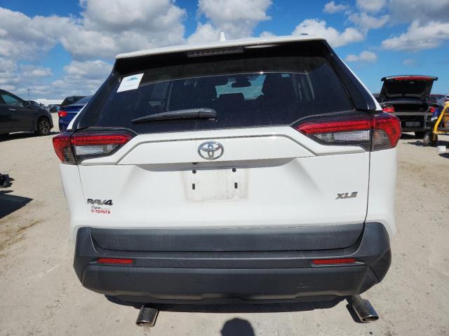 2T3W1RFV4MC161968 - 2021 TOYOTA RAV4 XLE WHITE photo 6