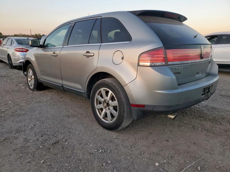 2LMDU68C67BJ21910 - 2007 LINCOLN MKX SILVER photo 2