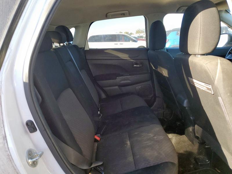 JA4AP3AUXHZ039893 - 2017 MITSUBISHI OUTLANDER ES 白色 照片 11