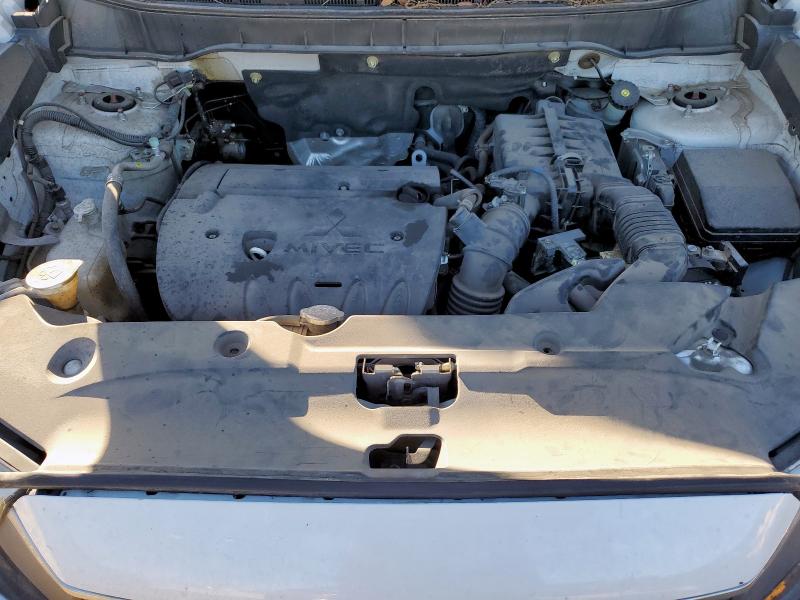 JA4AP3AUXHZ039893 - 2017 MITSUBISHI OUTLANDER ES 白色 照片 12