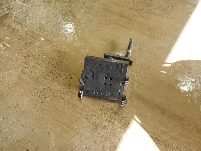 1C6RR7FG8FS703909 - 2015 RAM 1500 ST WHITE photo 12