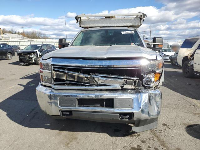 1GC1KUEG8JF233621 - 2018 CHEVROLET SILVERADO K2500 HEAVY DUTY SILVER photo 5