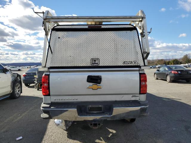 1GC1KUEG8JF233621 - 2018 CHEVROLET SILVERADO K2500 HEAVY DUTY SILVER photo 6