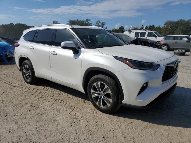 5TDGZRAH4MS533680 - 2021 TOYOTA HIGHLANDER XLE Beyaz fotoğraf 4