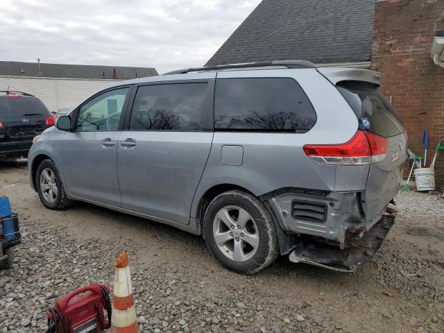 5TDKK3DC6BS068358 - 2011 TOYOTA SIENNA LE Gümüş foto 2