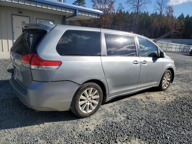 5TDYK3DC5BS037709 - 2011 TOYOTA SIENNA XLE SILVER photo 3
