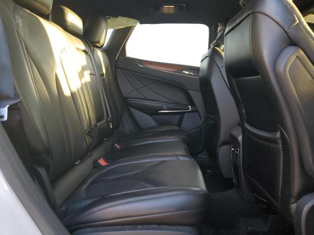 5LMCJ2D90HUL24514 - 2017 LINCOLN MKC SELECT WHITE photo 11