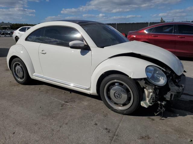 3VWJX7ATXDM603930 - 2013 VOLKSWAGEN BEETLE WHITE photo 4