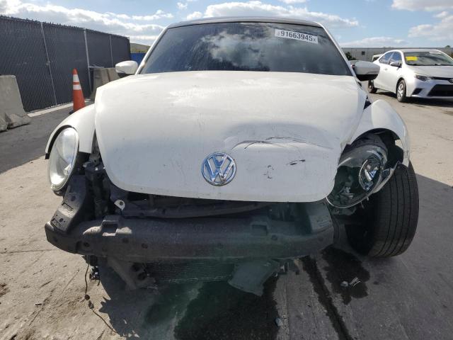 3VWJX7ATXDM603930 - 2013 VOLKSWAGEN BEETLE WHITE photo 5