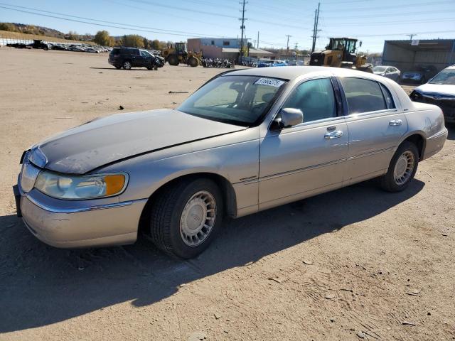 2002 LINCOLN TOWN CAR EXECUTIVE, 