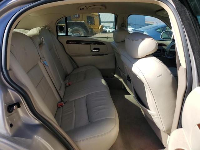 1LNHM81W62Y671746 - 2002 LINCOLN TOWN CAR EXECUTIVE ذهبي صورة 10