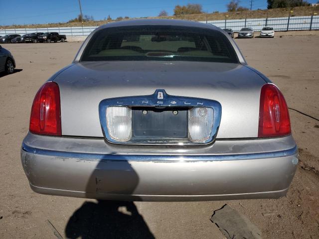 1LNHM81W62Y671746 - 2002 LINCOLN TOWN CAR EXECUTIVE ذهبي صورة 6