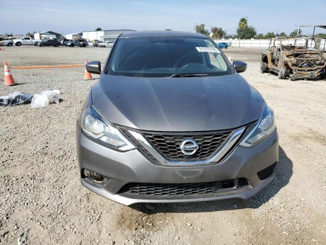 3N1AB7AP7JY268945 - 2018 NISSAN SENTRA S 灰色 照片 5